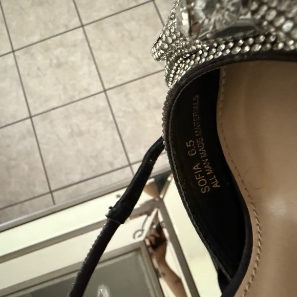 Shoes - Picture 3 of 4